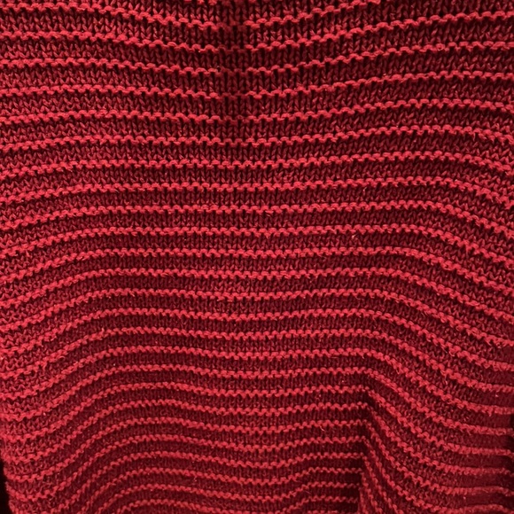 Maroon H&M sweater. Size S. - Picture 4 of 4